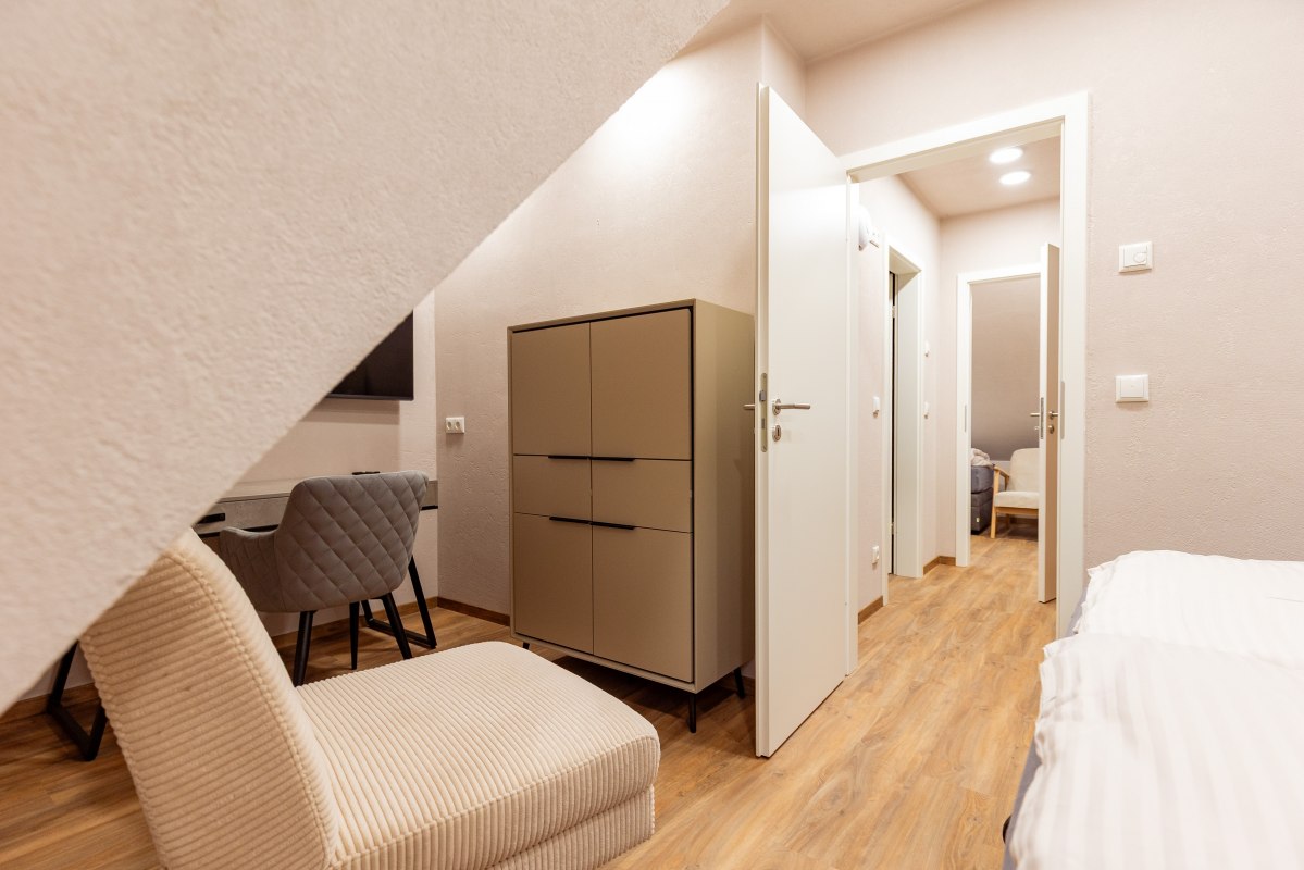 Na piętrze ośrodka Red Kite Resort znajdują się 2 komfortowo urządzone sypialnie. // &copy; Red Kite Resort