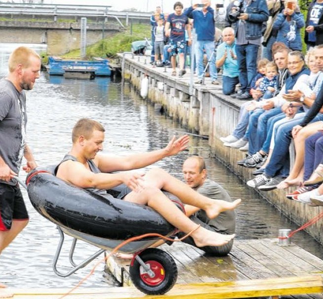 Fun and sporty competition for the Borenstäker Cup: With de Schuufkoor över de Recknitz, © Anglerverein "An der Recknitz"