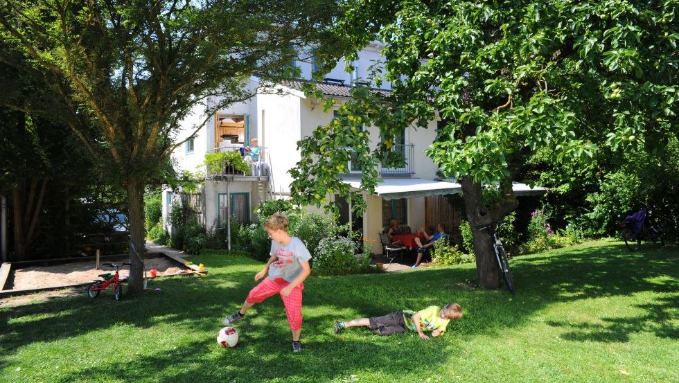 Łąka przed przyjaznym dzieciom domem wakacyjnym Palm, © Palm's kinderfreundliches Ferienhaus