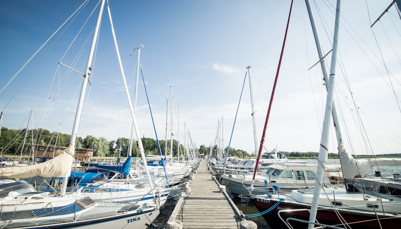 Steiger met zeiljachten, &copy; Naturhafen-Krummin GmbH