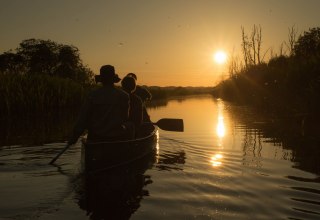 Experience the evening atmosphere on the river in a canoe // &copy; Angelika Reifarth