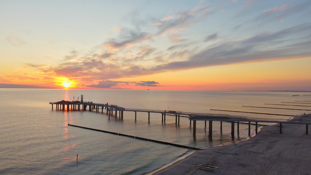 Nieuwe Koserow pier bij zonsopgang // © Kurverwaltung Koserow, AB Nieuwe Koserow pier bij zonsopgang // © Kurverwaltung Koserow, AB