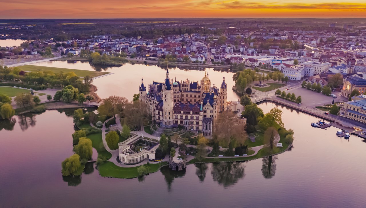 Fantastische locatie: Kasteel Scherin op een klein eiland in het meer van Schwerin, © SSGK MV / Timm Allrich