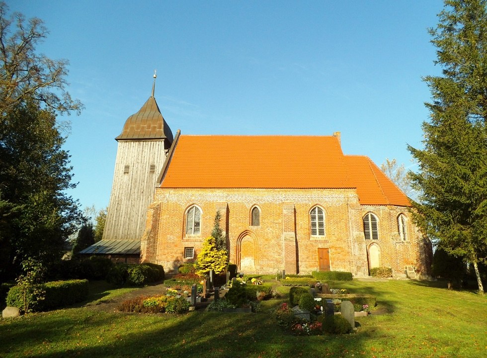 Kości&oacute;ł św. Laurentiusza (protestancki) w Zudarze // &copy; Tourismuszentrale R&uuml;gen