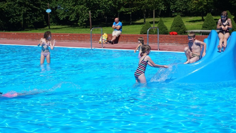 Kirch Baggendorf swimming pool with 50 m lane, large playground and sports facilities // © Amt Recknitz-Trebeltal Kirch Baggendorf swimming pool with 50 m lane, large playground and sports facilities // © Amt Recknitz-Trebeltal