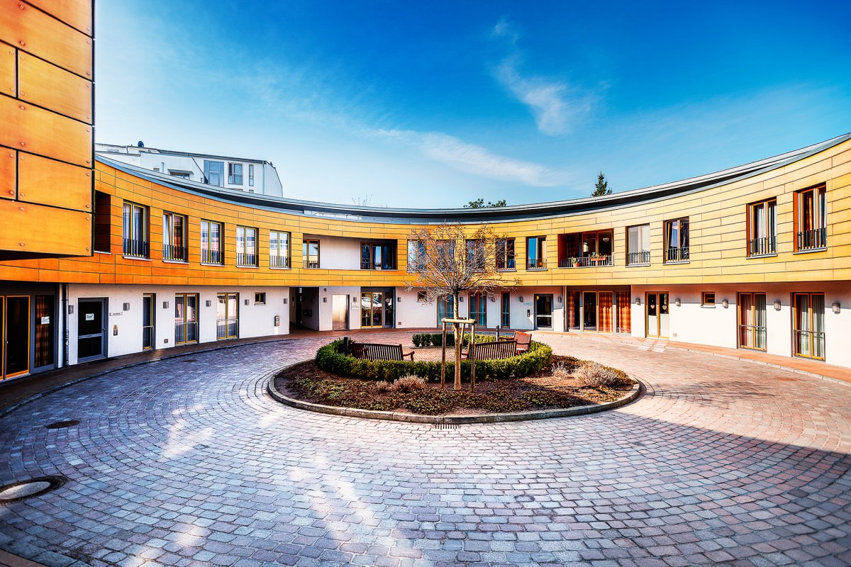 Facade of the Gartenhöhe short-term care facility // © Netzwerk für Menschen Facade of the Gartenhöhe short-term care facility // © Netzwerk für Menschen