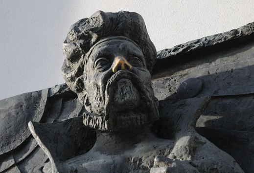 Relief panel, building facade on Garbr&auml;terstra&szlig;e in Rostock // &copy; Geschichtswerkstatt Rostock e.V.