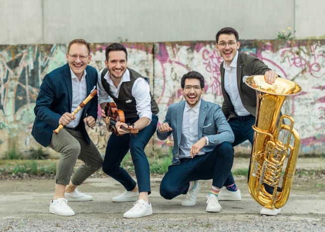 &copy; &copy; Theresa Pewal