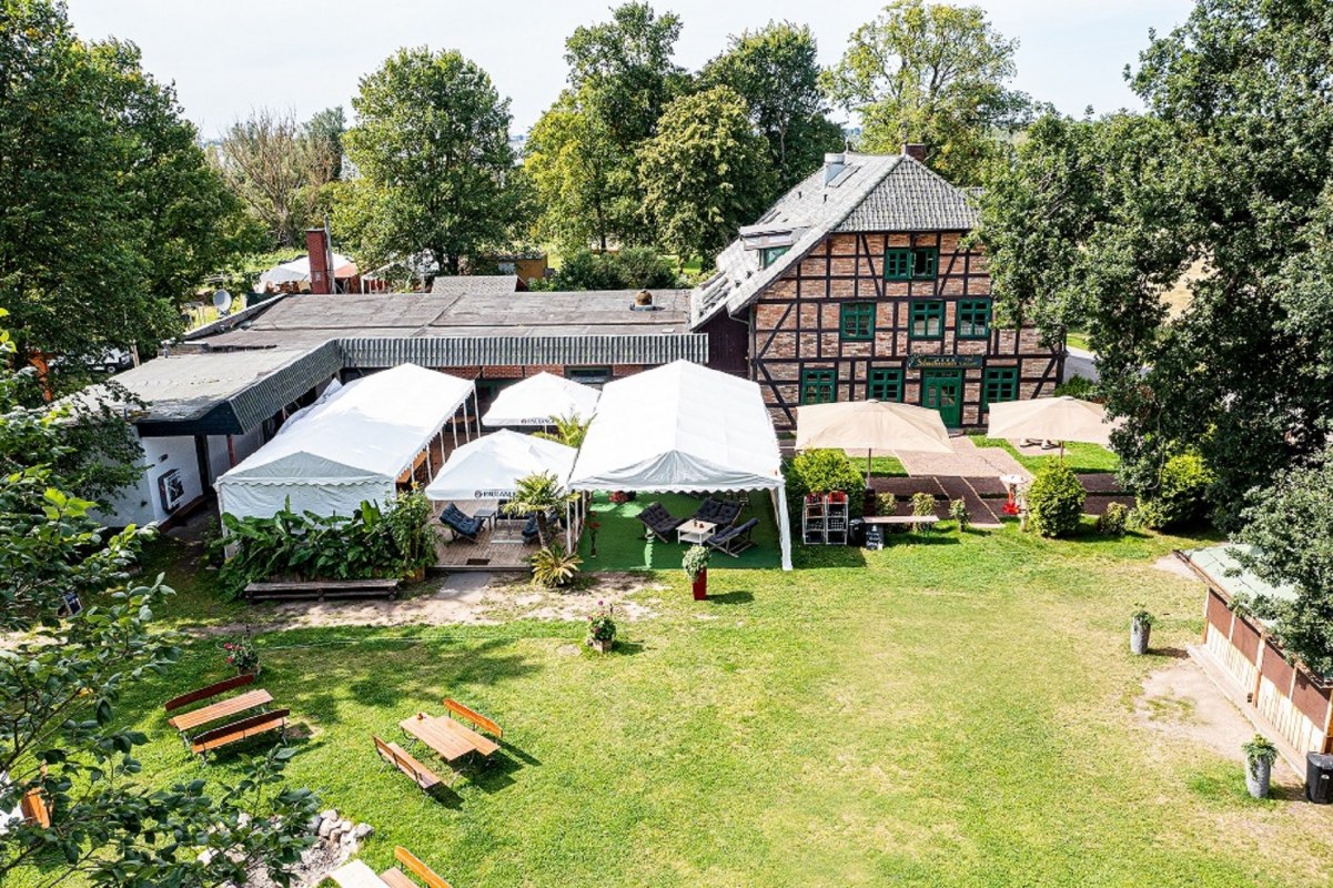 Aerial view traditional inn Schnatermann // &copy; TAURUS Werbeagentur / Stefan Peu&szlig;