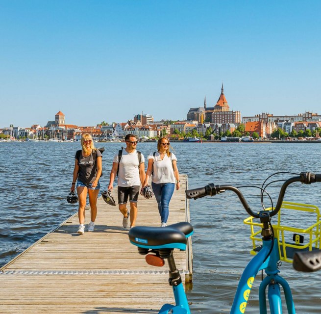 Vom Gehlsdorfer Ufer den Blick auf den Rostocker Stadthafen genießen // © TMV/Tiemann Vom Gehlsdorfer Ufer den Blick auf den Rostocker Stadthafen genießen // © TMV/Tiemann