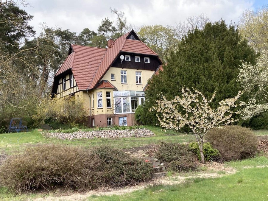 Dom z ogrodem z widokiem na południe nad jeziorem Inselsee, © Fischer