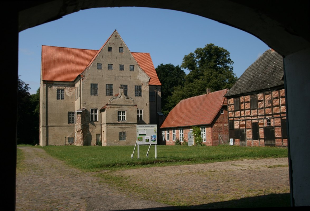 The Ludwigsburg Castle and Manor Complex (near Greifswald) // © Archiv Förderverein Schloss- und Gutshofanlage Ludwigsburg e. V. The Ludwigsburg Castle and Manor Complex (near Greifswald) // © Archiv Förderverein Schloss- und Gutshofanlage Ludwigsburg e. V.