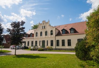 Das Gutshaus seitlich fotografiert. // &copy; Frank Burger