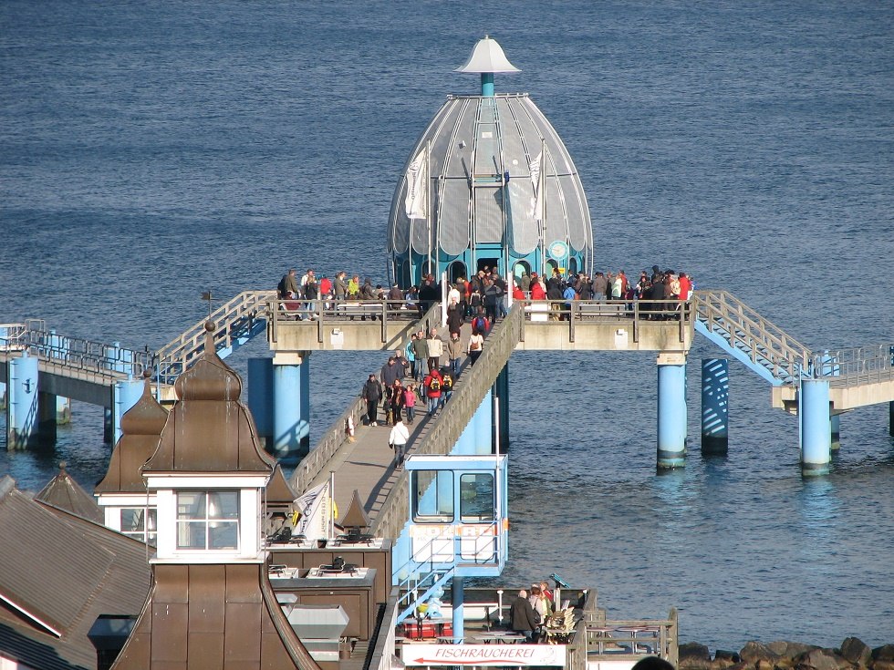 The diving gondola at the Sellin pier. // © Tourismuszentrale Rügen The diving gondola at the Sellin pier. // © Tourismuszentrale Rügen