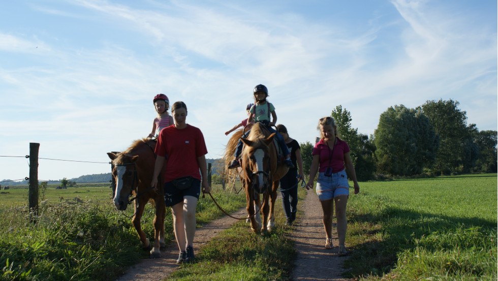 Happy ride through nature // &copy; Hof Jaddatz