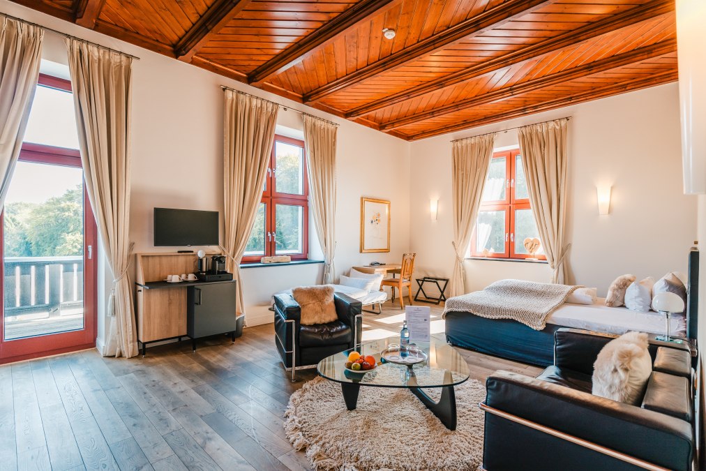 Przestronny pokój hotelowy w Zamku Ranzow, © Schloss Ranzow / FotoArt Mirko Boy