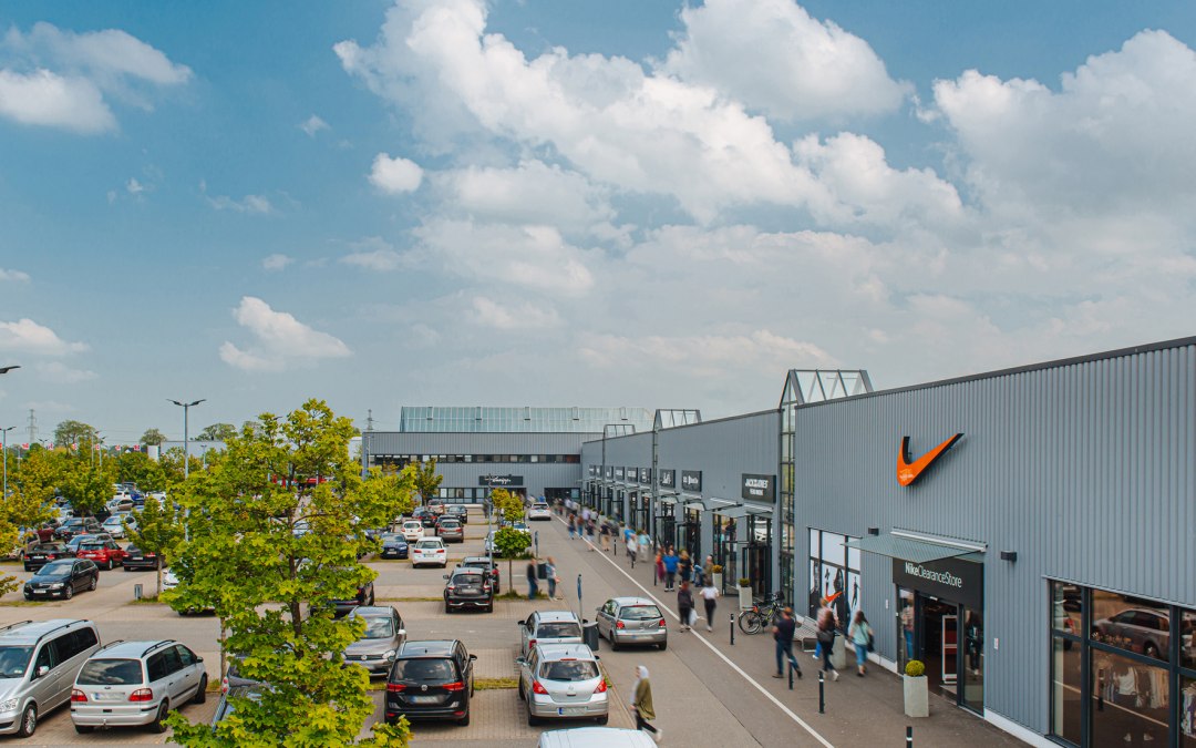 View from the Nike Clearance Store to the outside front of the Hanse Outlet., © Outlet Evolution Services GmbH
