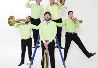 five brass players in green shirts // © Berodi five brass players in green shirts // © Berodi