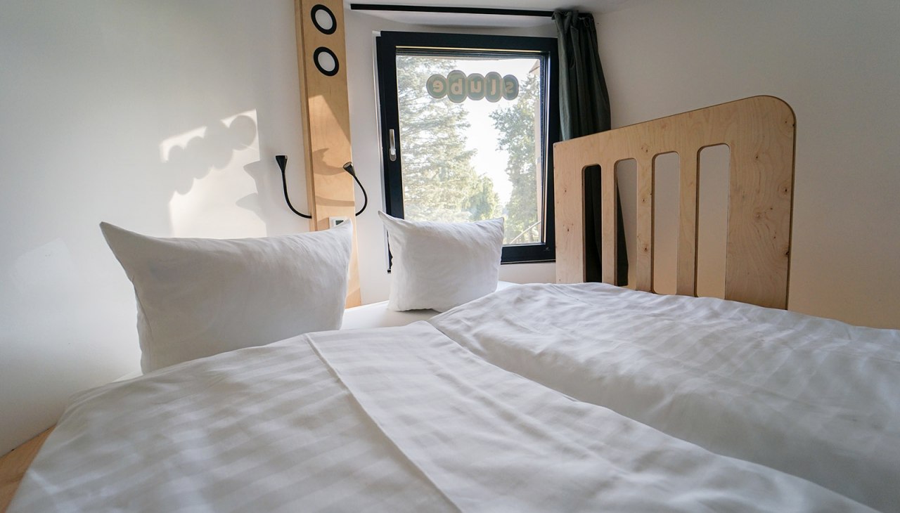 Sleeping area in the slube hotel tower with two beds, &copy; slube