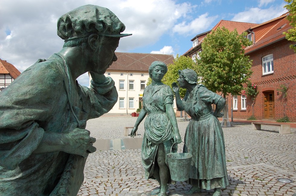 Scena przedstawia Fru Püttelkow wykonującą swoją ulubioną czynność. // © Gabriele Skorupski Scena przedstawia Fru Püttelkow wykonującą swoją ulubioną czynność. // © Gabriele Skorupski
