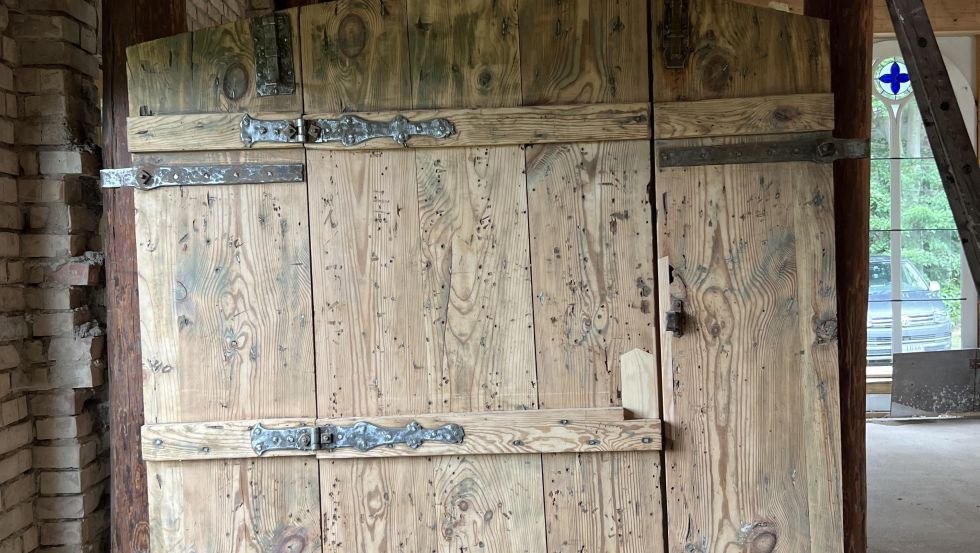Plank door with wrought iron fittings, © Lutz Jähne