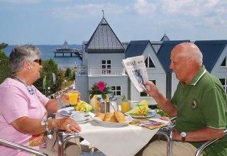 Coffee break on the terrace of the apartment // &copy; Kurhotel zu Heringsdorf GmbH & Co. KG