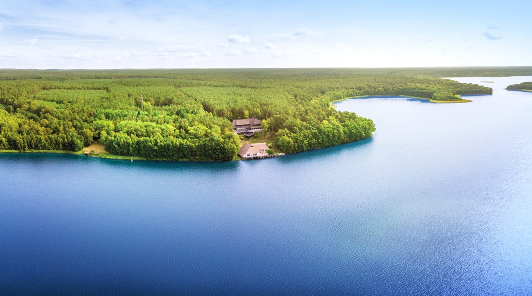 Zdjęcie lotnicze Van der Valk Naturresort Drewitz Panorama 300dpi, © Van der Valk Freizeit und Touristik GmbH
