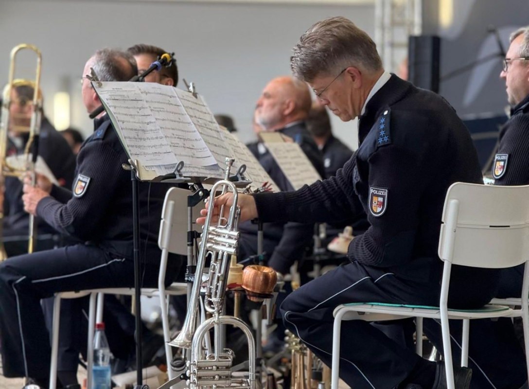Musicians of the M-V State Police Orchestra in K&uuml;hlungsborn 2025 // &copy; Volksbund
