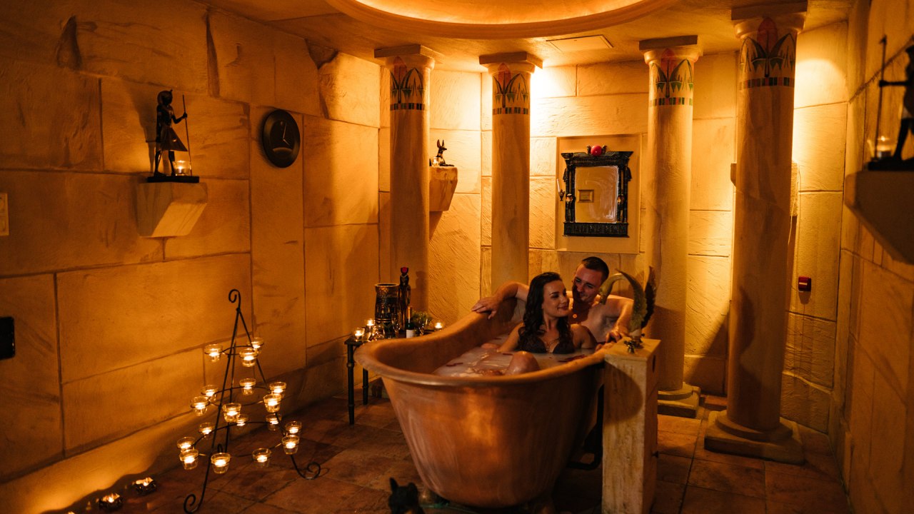 Feel good in the Cleopatra bath, &copy; TRIHOTEL Rostock