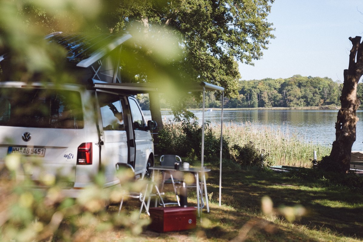 Drive almost directly to the lake in a van and relax, &copy; Foto: Oliver Raatz