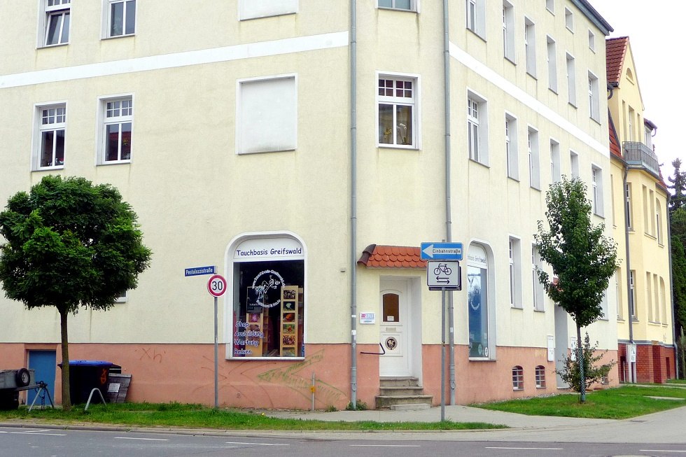 Exterior view of the store in G&uuml;tzkower Stra&szlig;e // &copy; Sabrina Wittkopf-Schade