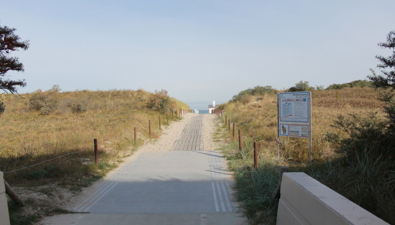 Drempelvrije toegang tot het strand 14 in Warnemünde, © TZRW Drempelvrije toegang tot het strand 14 in Warnemünde, © TZRW