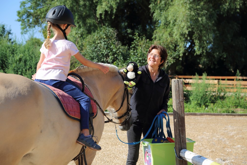 Pony riding with Mrs. Kajahn, © Svenja Peters