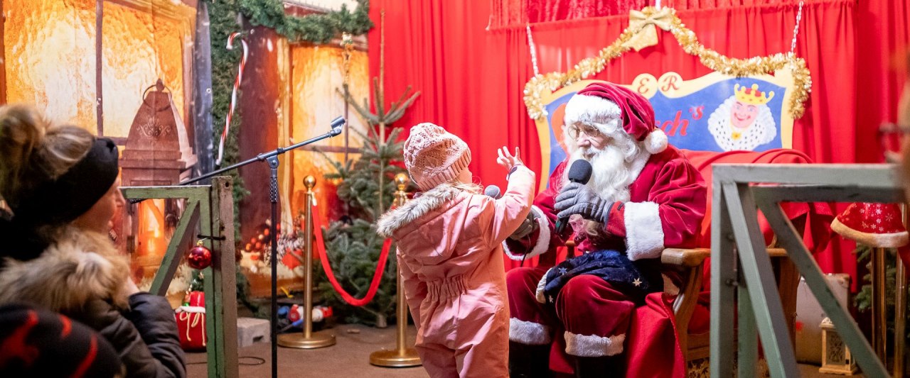 Hver onsdag, fredag, lørdag og søndag inviterer julemanden til »julemandens konsultationstid«. // © André Gschweng Hver onsdag, fredag, lørdag og søndag inviterer julemanden til »julemandens konsultationstid«. // © André Gschweng