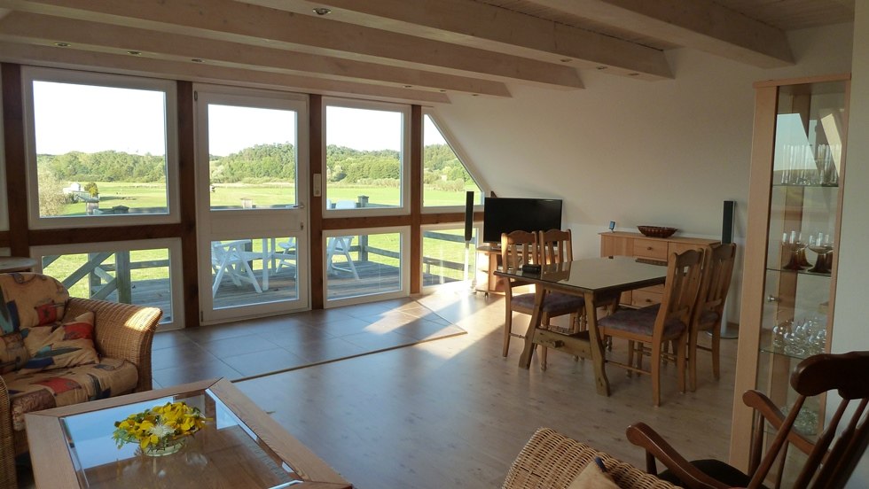 Vakantiewoning met balkon en verreikend uitzicht op de natuur // &copy; Zacharias