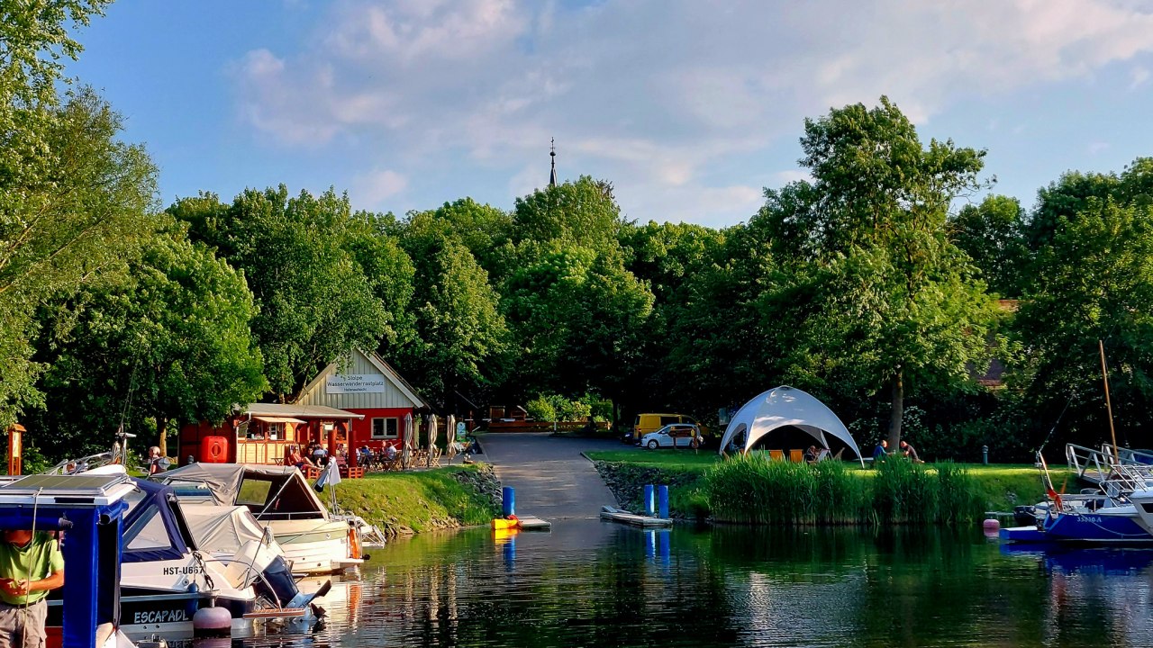 Stolpe haven aan het Peene Water wandel rustgebied Camping // © Tobias Oertel, Spantekow Stolpe haven aan het Peene Water wandel rustgebied Camping // © Tobias Oertel, Spantekow