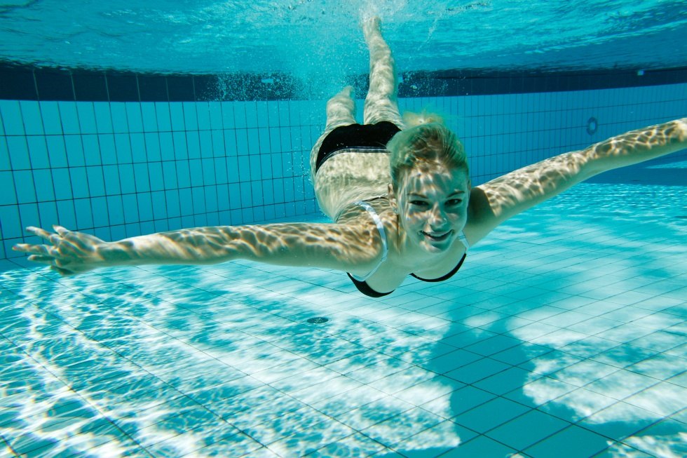 Neem een duik in het recreatiebad van Greifswald // © Felix Pörtner / © Freizeitbad Greifswald Neem een duik in het recreatiebad van Greifswald // © Felix Pörtner / © Freizeitbad Greifswald