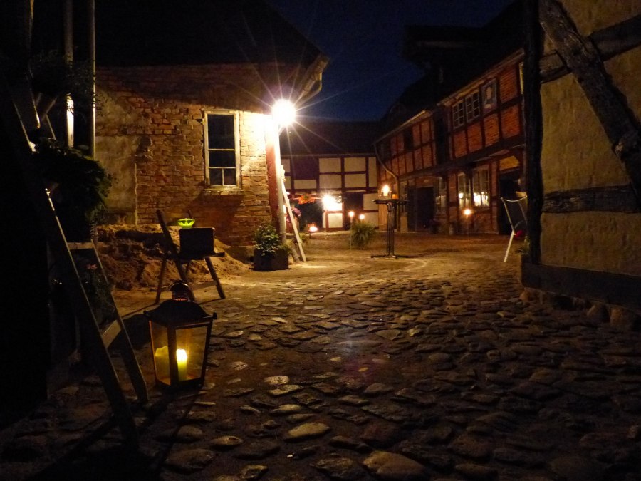 KulturKonsum Loitz in het avondlicht, &copy; Karin Heymann