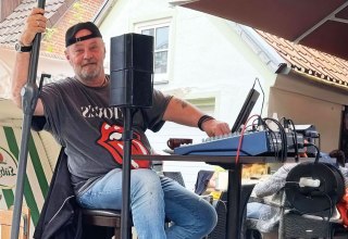 Pizza, pasta & party beats: DJ Hajo | Pizzeria & Restaurant Grissini // © Thieme GmbH Pizza, pasta & party beats: DJ Hajo | Pizzeria & Restaurant Grissini // © Thieme GmbH