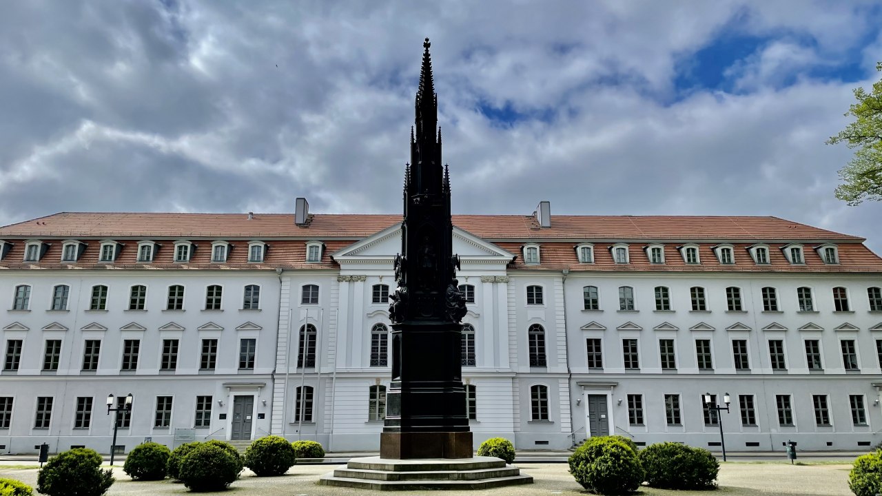 De universiteit van Greifswald met het Rubenow Monument. // © Gudrun Koch De universiteit van Greifswald met het Rubenow Monument. // © Gudrun Koch