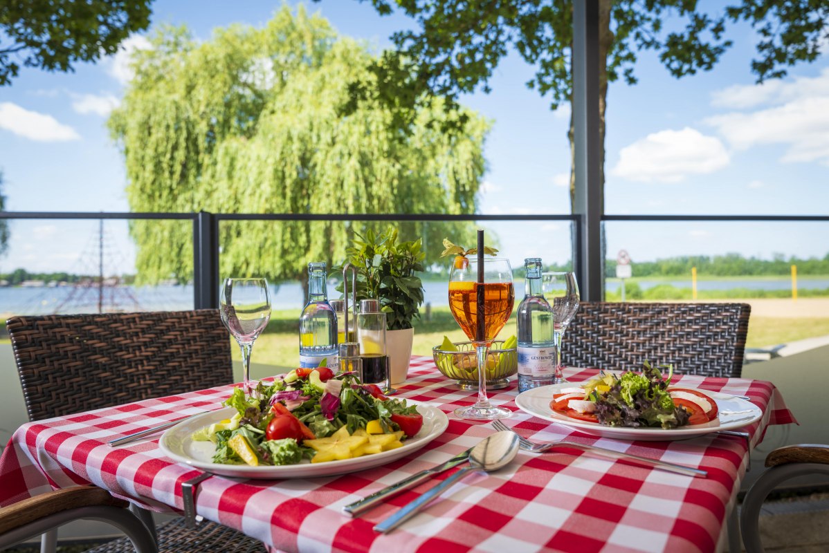 Terrace // &copy; Daniel Stohl