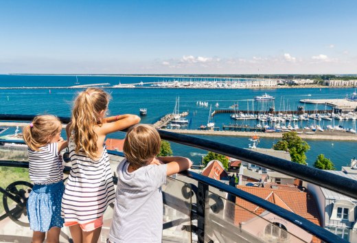 Uitzicht vanaf de 30,6 meter hoge vuurtoren in Warnemünde. // © MV-T/Süß Uitzicht vanaf de 30,6 meter hoge vuurtoren in Warnemünde. // © MV-T/Süß