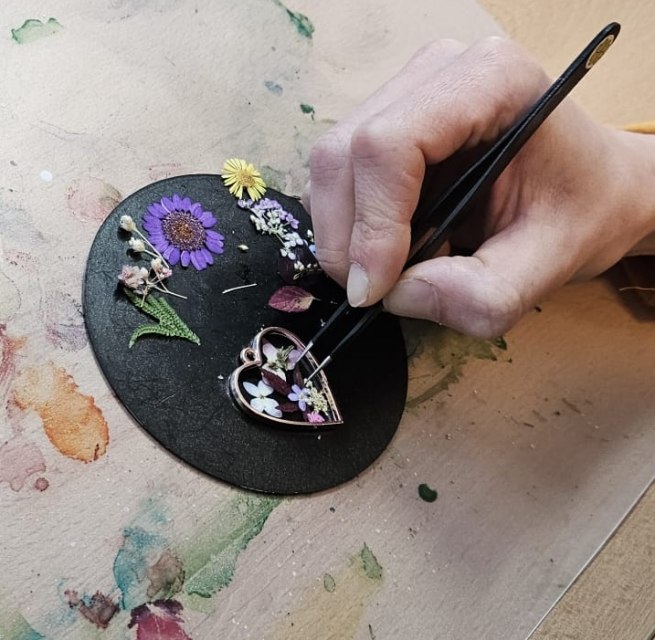 Kreiere deinen eigenen individuellen Blütenschmuck. // © Sandra Gockel Kreiere deinen eigenen individuellen Blütenschmuck. // © Sandra Gockel