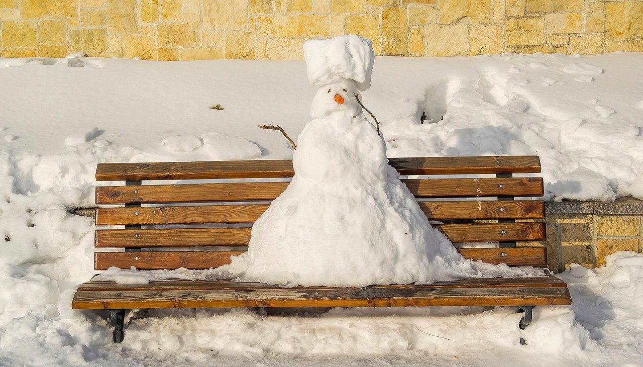 Humoristische verhalen op een bankje in het park, © Angelica Vaihel_Pixaby