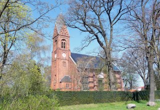 Au&szlig;enansicht der Kirche // &copy; Sabrina Wittkopf-Schade