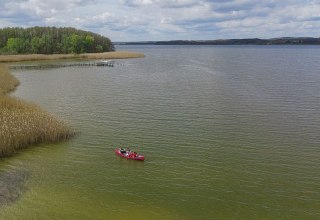 Ontdek het Kummerowermeer per kajak met het gezin // &copy; Tourismusverband Mecklenburgische Seenplatte/Tobias Kramer
