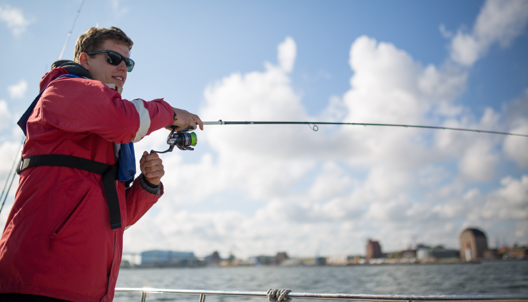 Boorplezier bij het vissen op de Boddenwateren of de Oostzee in Mecklenburg-Vorpommern, &copy; TMV/Laeufer
