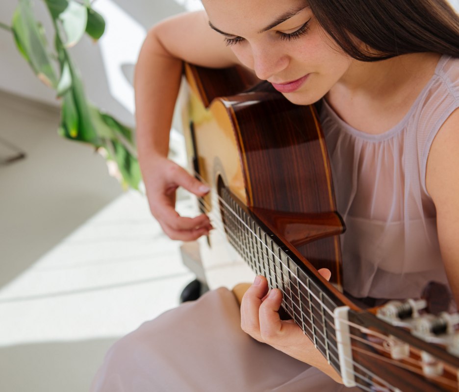Guitarist Nina Golubovic // &copy; Elisa Peters