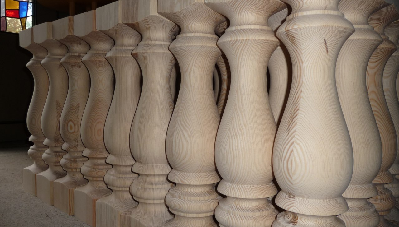 Pijnboom pilaren voor een balkonreling, © Drechslerei Rose Pijnboom pilaren voor een balkonreling, © Drechslerei Rose