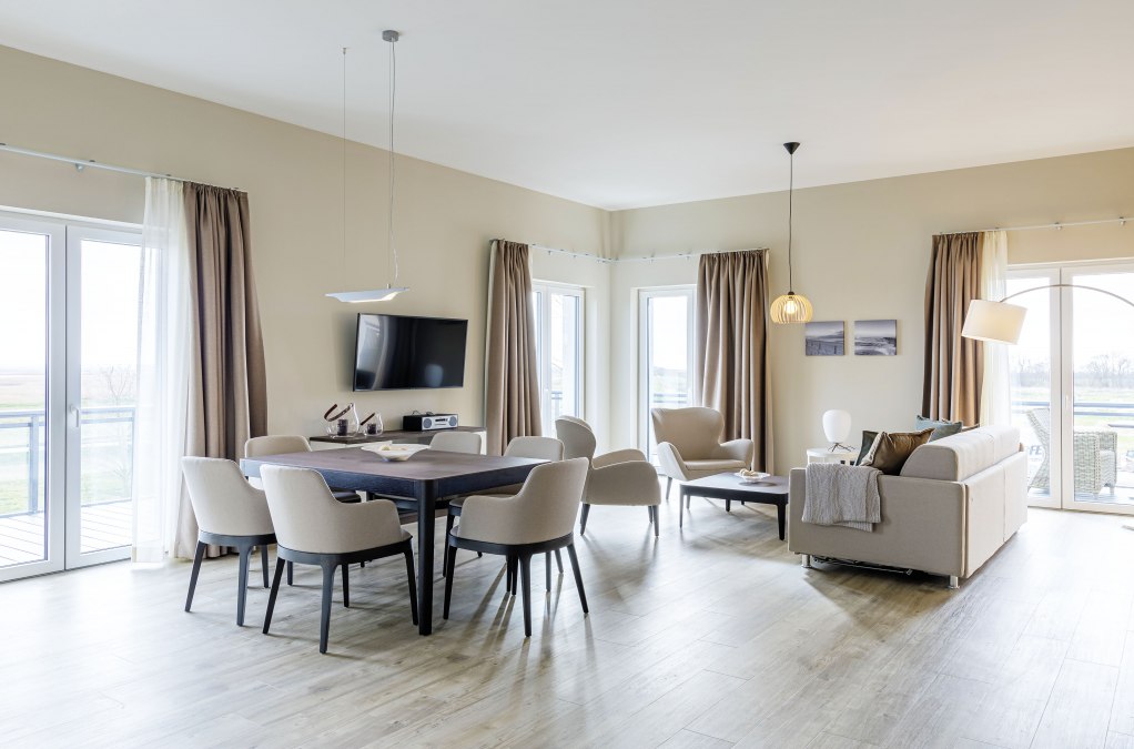 Kompleks apartamentów "Zwei Wasser" - Twój dom nad Morzem Bałtyckim w idyllicznym kurorcie bałtyckim Wustrow nad rzeką Darß., © K&K Ferienimmobilien GmbH & Co.KG